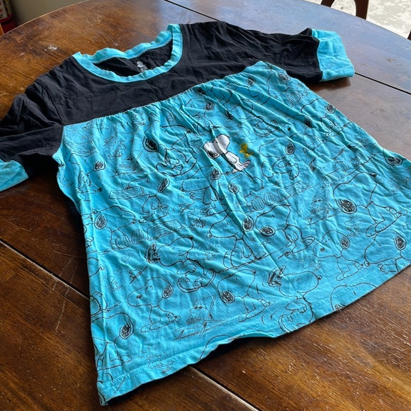 Peanuts Snoopy t-shirt. Juniors size XL - Picture 2 of 5